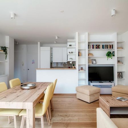 Palace Apartment By Quokka 360 - 2 Minutes From Lugano Lido Buitenkant foto