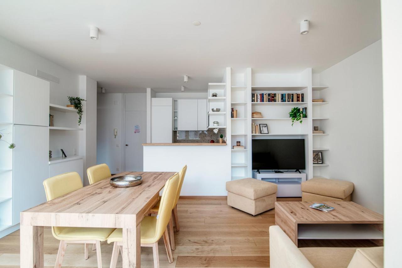 Palace Apartment By Quokka 360 - 2 Minutes From Lugano Lido Buitenkant foto