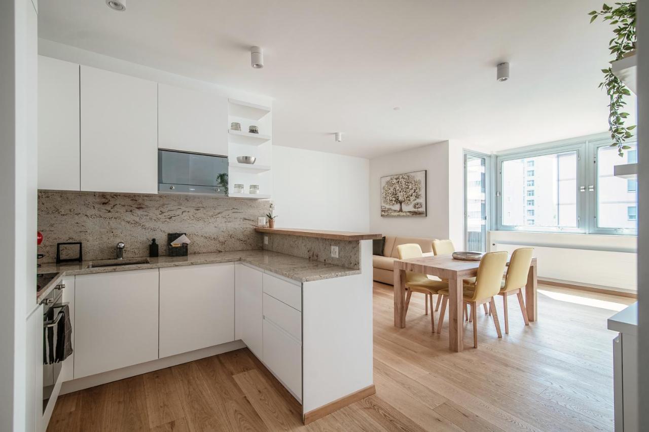 Palace Apartment By Quokka 360 - 2 Minutes From Lugano Lido Buitenkant foto